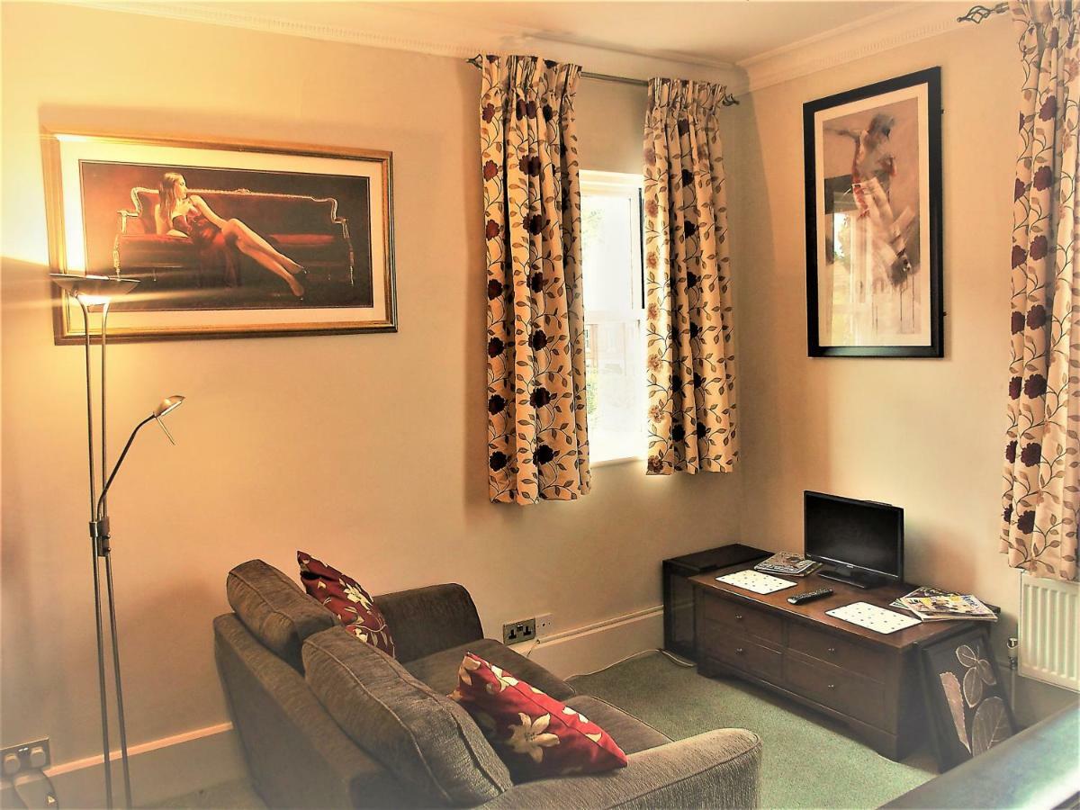 Telford House Bed & Breakfast Milton Keynes Exterior photo